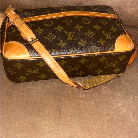 Louis Vuitton - Picture 5 of 13